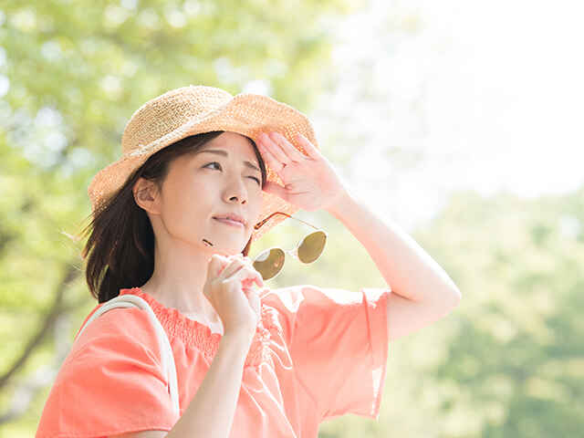 シーンや時間帯に合った目の日焼け対策を