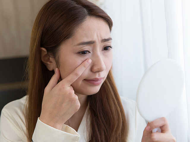 まぶたが痙攣する原因は？
