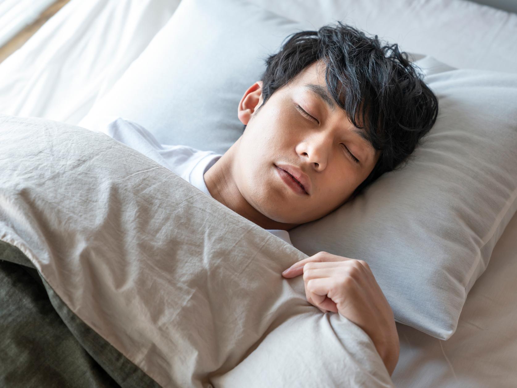 大人の寝言の原因は？