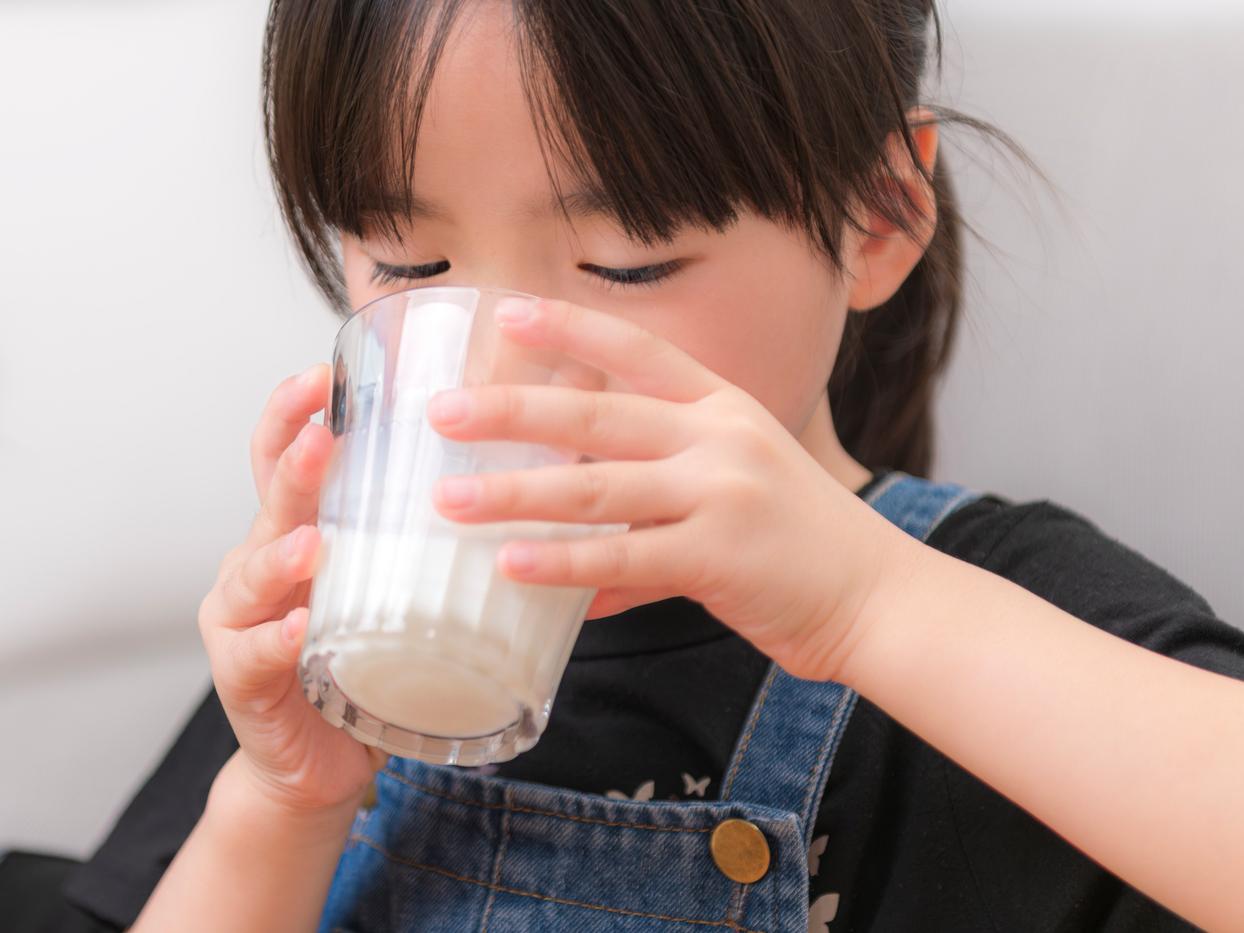 牛乳だけでは身長は伸びない？