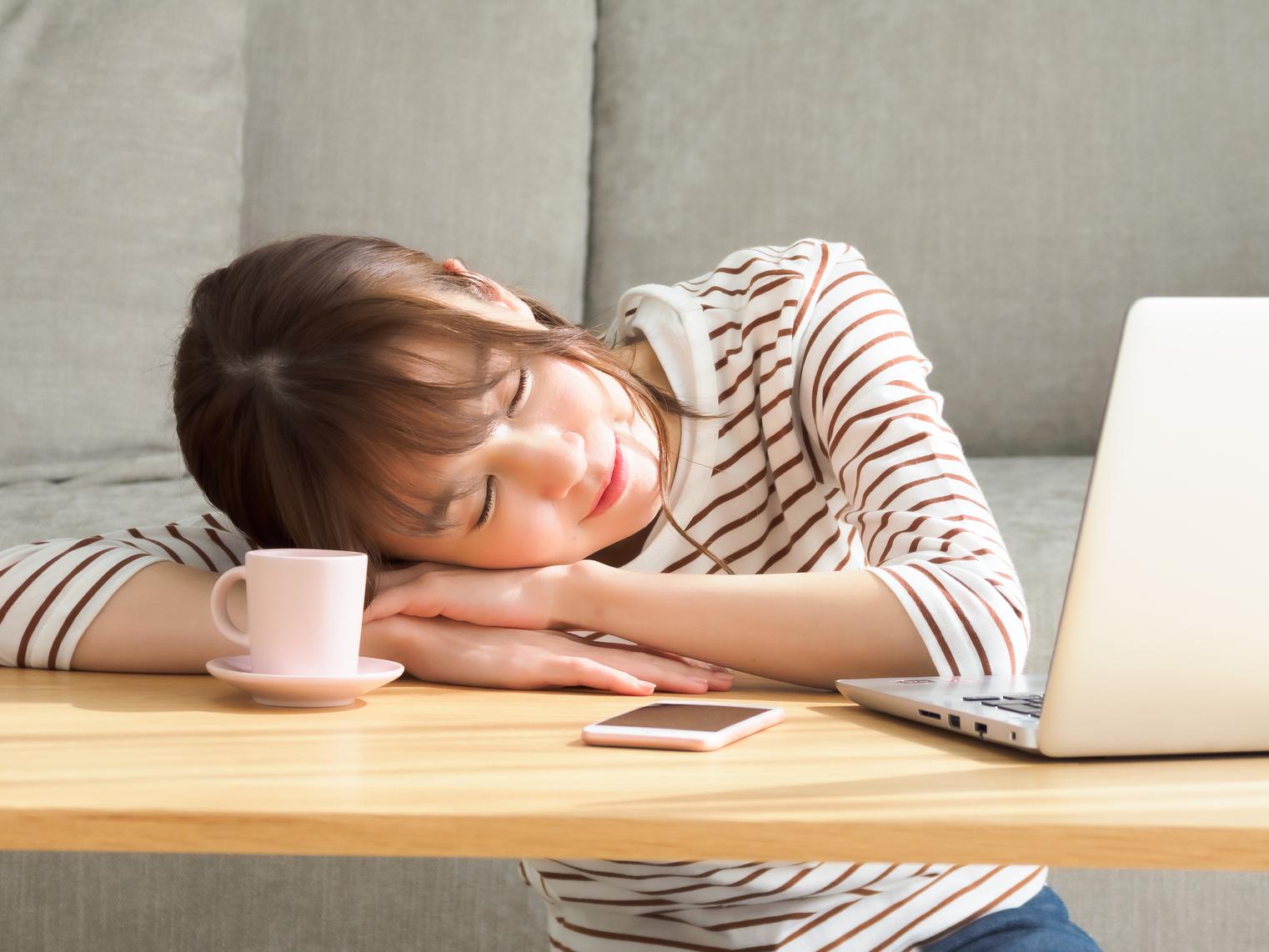 甘いものがやめられない原因、睡眠不足かも