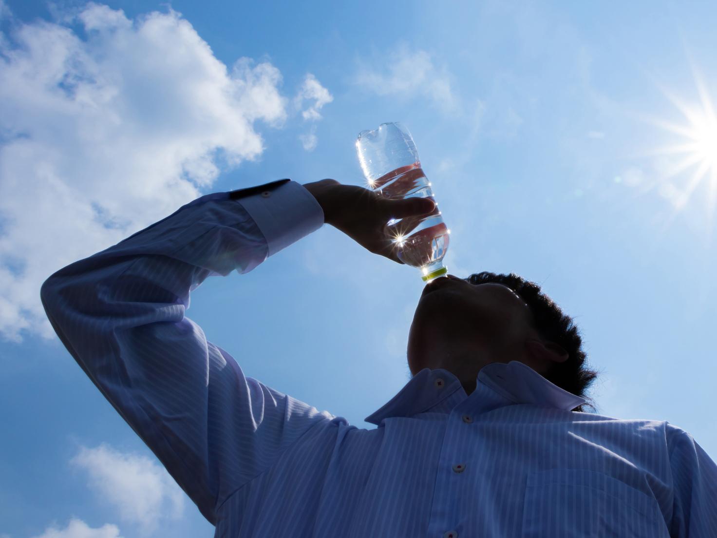 夏でもスポーツドリンクの飲みすぎに注意