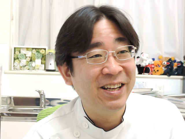 兒浦 利哉 院長