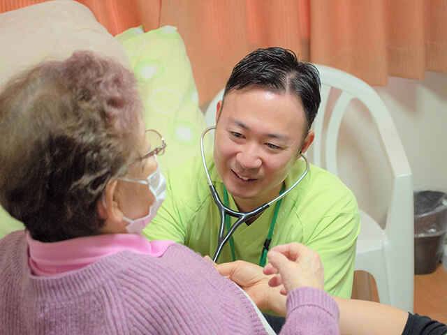 石井 成伸 理事長