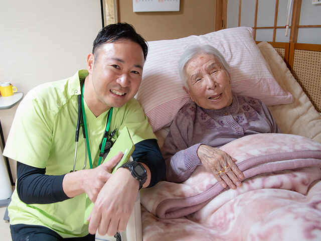 石井 成伸 理事長
