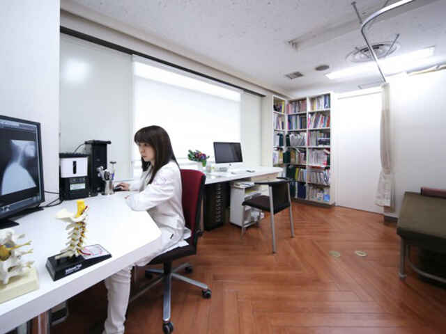 霜田 里絵 院長