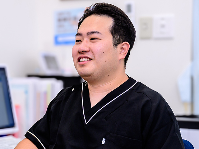 半田 忠靖 院長