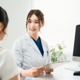 医師と患者の関係で大切なことは？信頼できる医師の特徴や重要なポイントを紹介